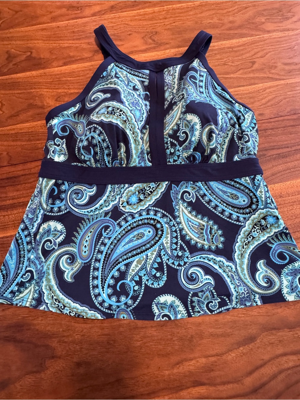 Lands’ End Halter Keyhole Tankini Paisley Top in EUC, Larger Bust. 16 W DDD